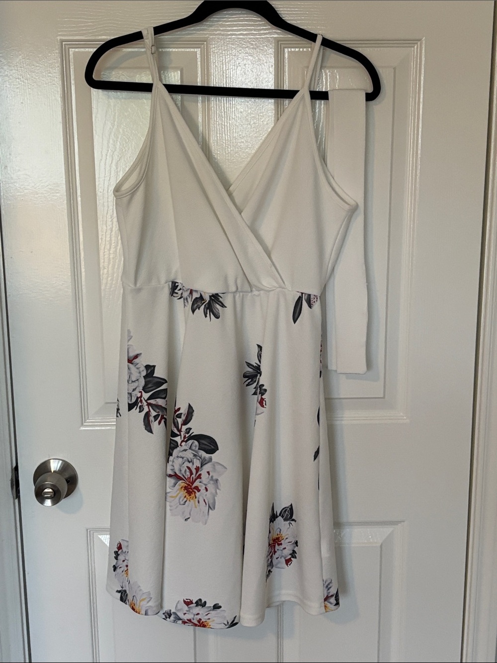 Ecowish White Floral Wrap Mini Dress with Spaghetti Straps size L